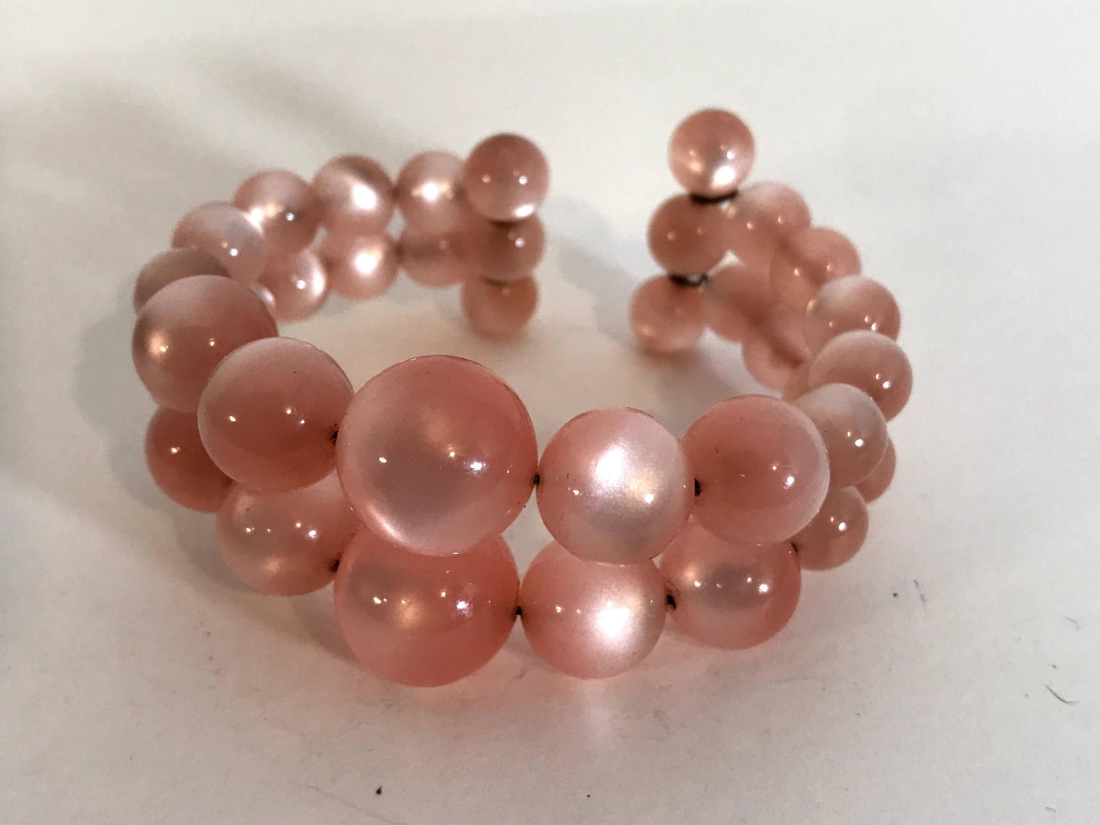 Vintage Soft Pink beaded Bracelet: Vintage Soft Pink beaded Bracelet Please view all photos as they are part of the description and condition of this Item, Feel free to contact me with questions or picture requests! Used Item AS IS