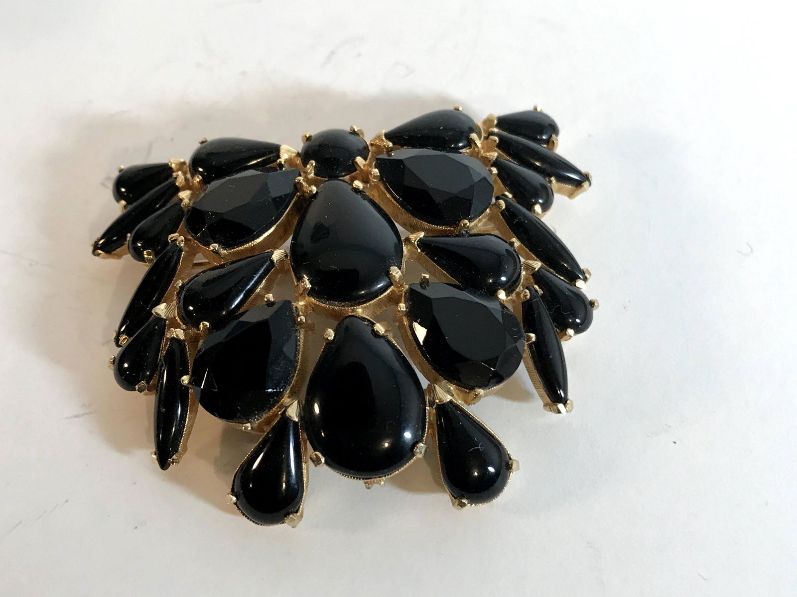 Nice!!! Vintage Goldtone Black Large Brooch 2 1/2" (1 of 5)