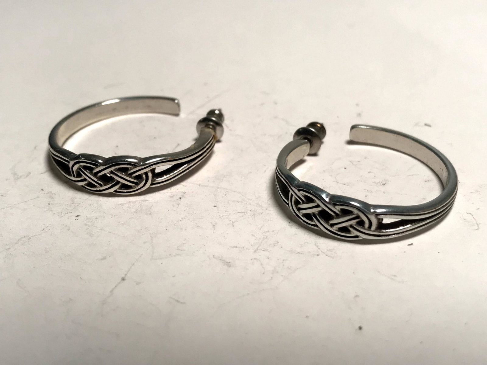 VTG Sterling Silver Hoop Earrings: VTG Sterling Silver Hoop Earrings 1 1/8" Please view all photos as they are part of the description and condition of this Item, Feel free to contact me with questions or picture requests! Used Item AS