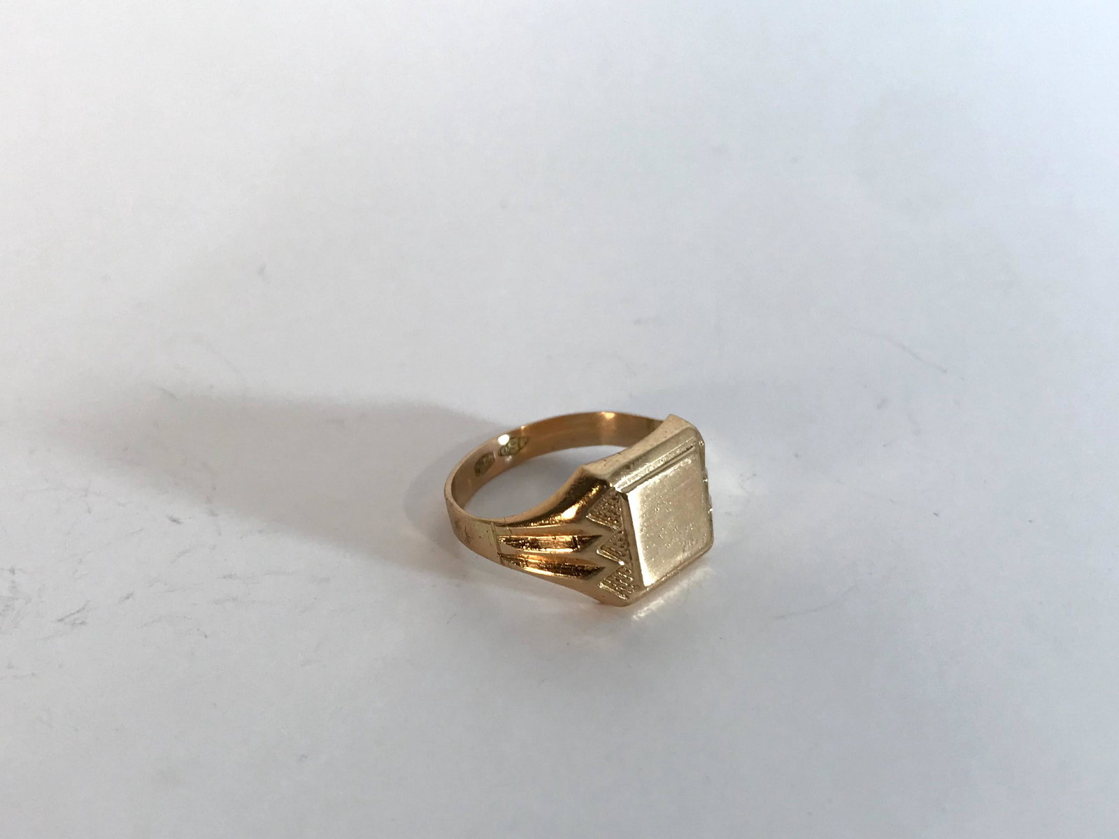 18K Yellow Gold Ring Vintage Mens 8 (1 of 6)