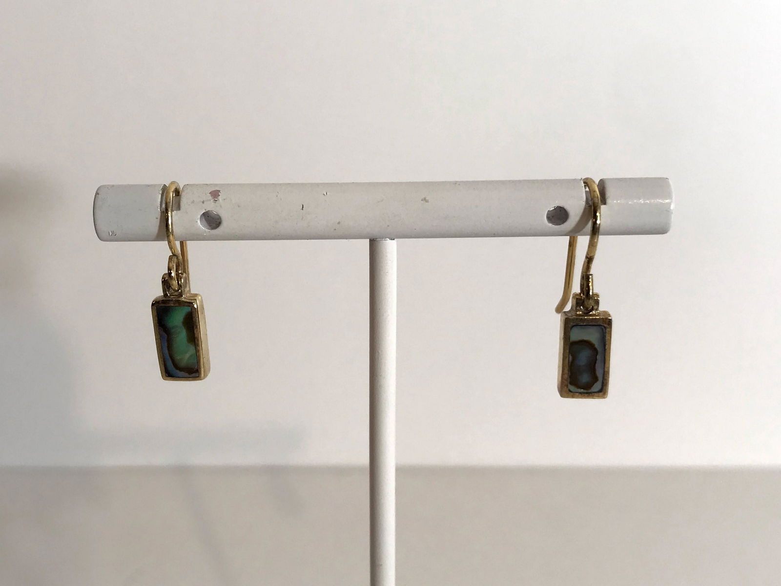 Vintage Sterling Silver Abalone Earrings: Vintage Sterling Silver Abalone Earrings Please view all photos as they are part of the description and condition of this Item, Feel free to contact me with questions or picture requests! Used Item AS