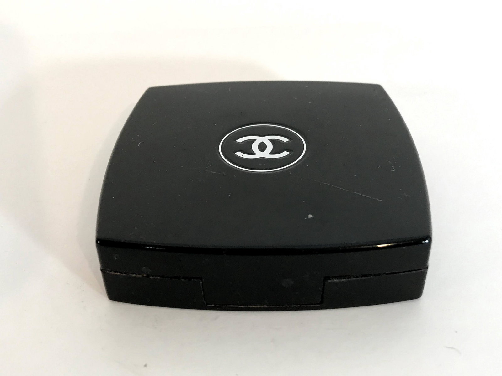 Vintage Chanel Powder Blush: Vintage Chanel Powder Blush Please view all photos as they are part of the description and condition of this Item, Feel free to contact me with questions or picture requests! Used Item AS IS