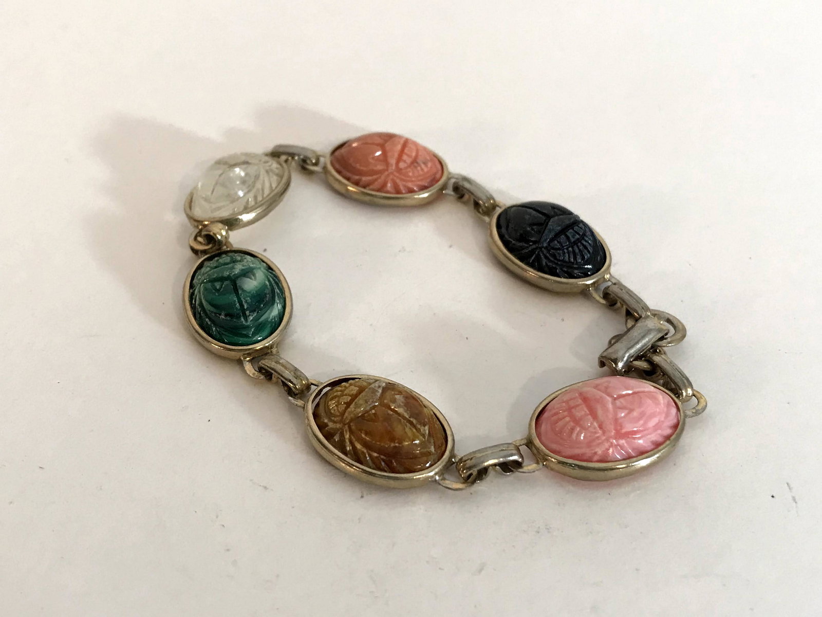 Vintage Coro Carved Colorful Stones Bracelet: Vintage Coro Carved Colorful Stones Bracelet Please view all photos as they are part of the description and condition of this Item, Feel free to contact me with questions or picture requests! Used Ite