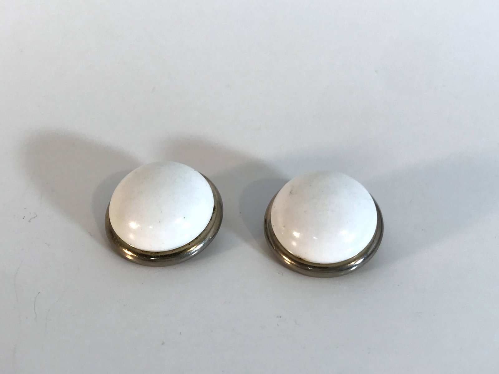 Vintage White Coro Earrings: Vintage White Coro Earrings Please view all photos as they are part of the description and condition of this Item, Feel free to contact me with questions or picture requests! Used Item AS IS