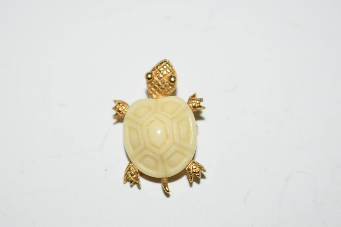 Vintage little Trifari turtle Brooch: Vintage little Trifari turtle BroochPlease view all photos as they are part of the description and condition of this Item, Feel free to contact me with questions or picture requests! Used Item AS IS