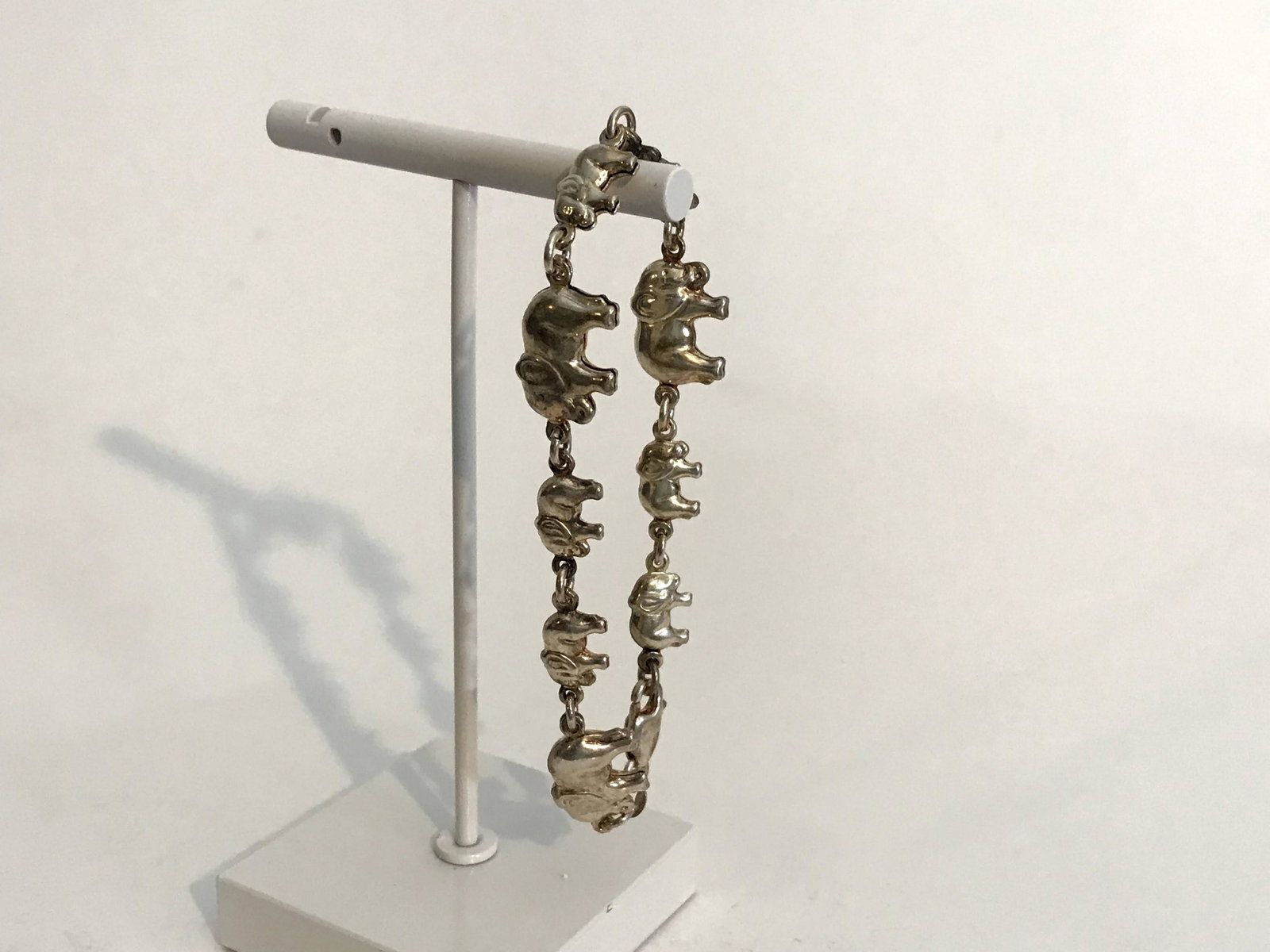 Vintage Sterling Silver Elephant Bracelet 2?: Vintage Sterling Silver Elephant Bracelet 2” Please view all photos as they are part of the description and condition of this Item, Feel free to contact me with questions or picture requests! Us