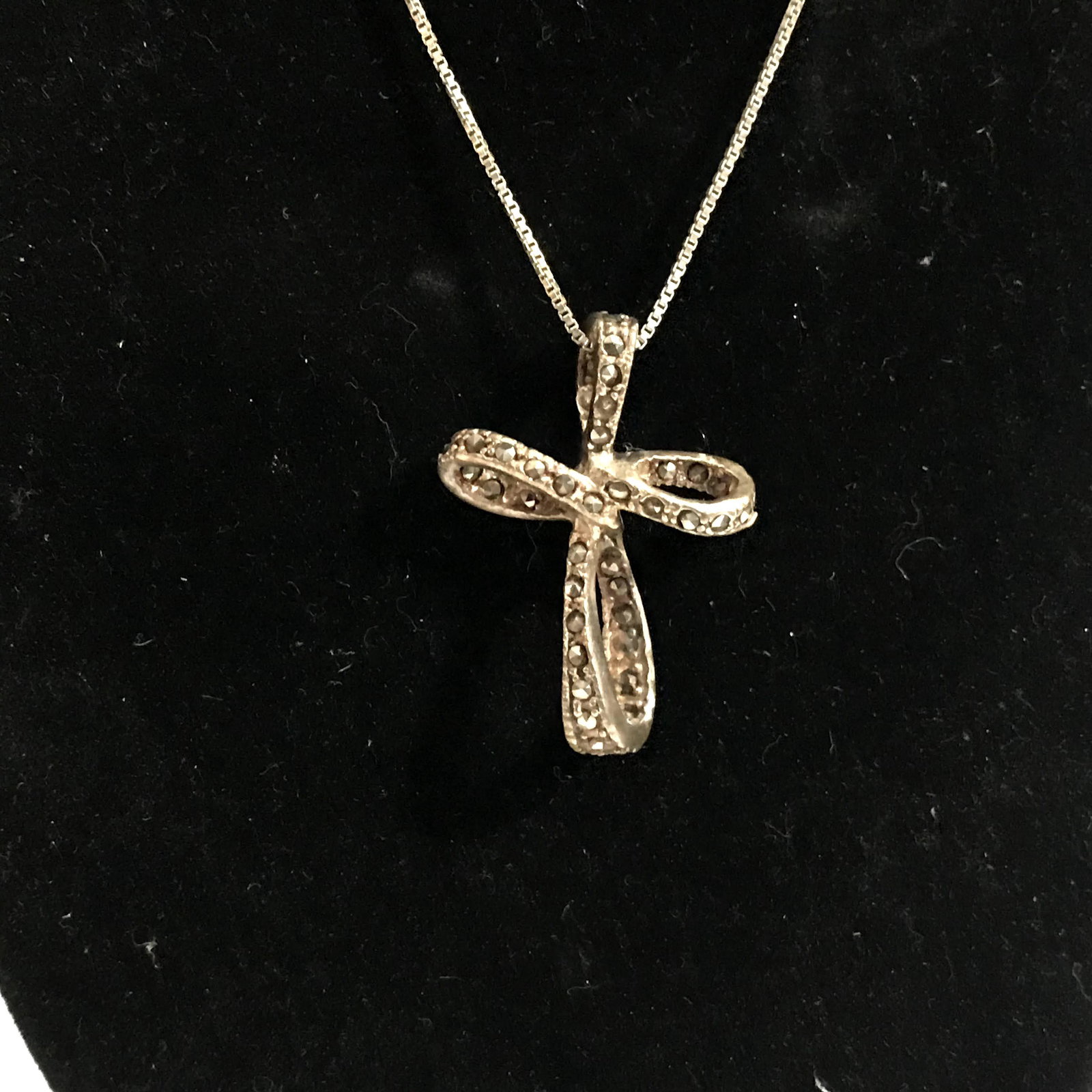 Vintage Sterling Silver Cross Marcasite Pendant: Vintage Sterling Silver Cross Marcasite Pendant Necklace Please view all photos as they are part of the description and condition of this Item, Feel free to contact me with questions or picture reques