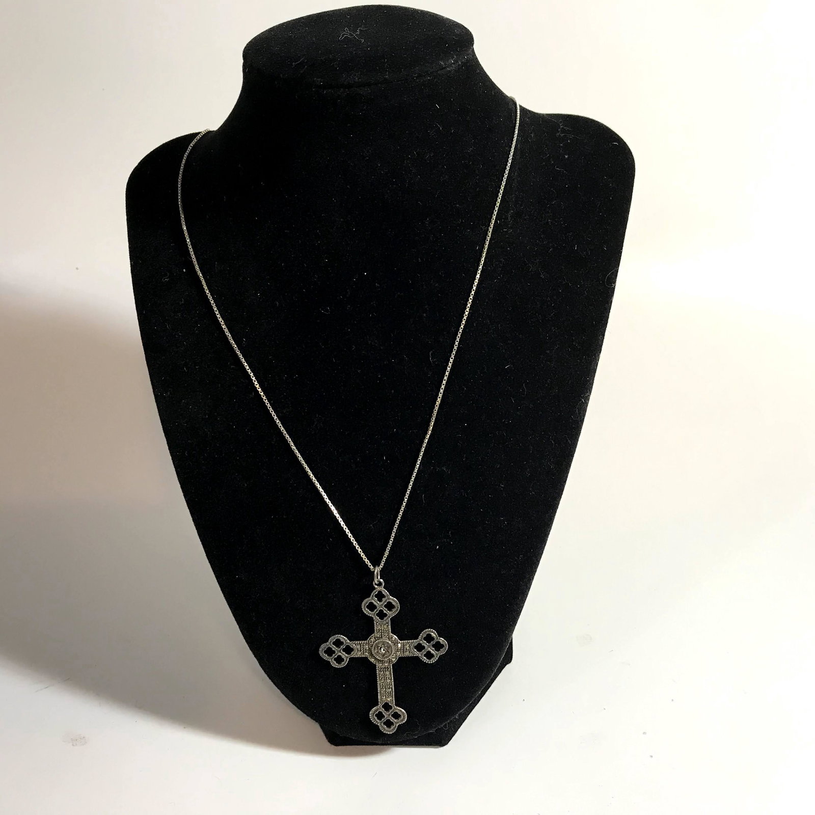 Sterling Silver Marcasite Cross w/Necklace 26": Sterling Silver Marcasite Cross w/Necklace 26" Please view all photos as they are part of the description and condition of this Item, Feel free to contact me with questions or picture requests Used It