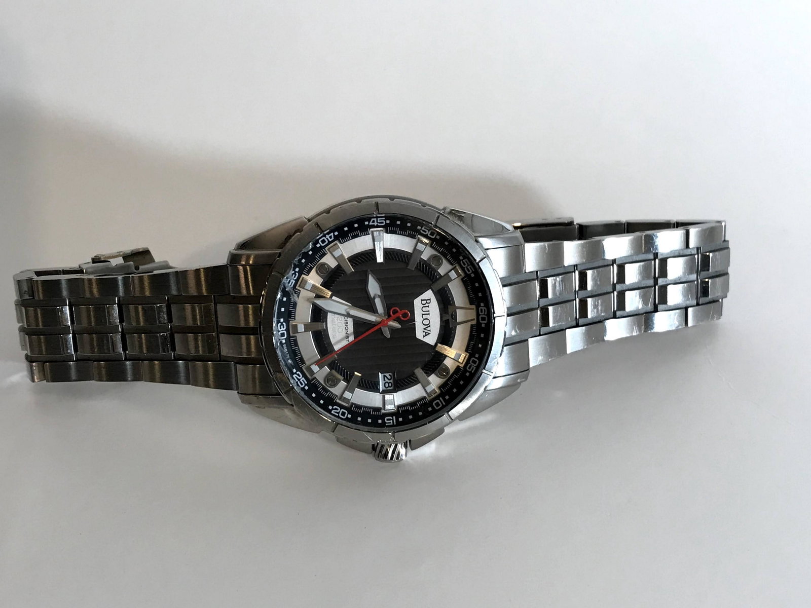 Bulova Precisionist Menâ€™s Watch: Bulova Precisionist Menâ€™s Watch Please view all photos as they are part of the description and condition of this Item, Feel free to contact me with questions or picture requests! Used Item AS I