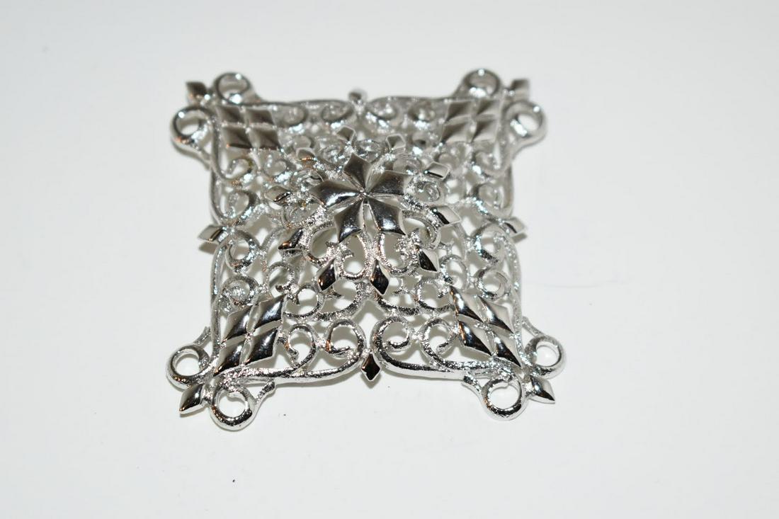 Vintage Monet Silvetone Brooch: Vintage Monet Silvetone Brooch Please view all photos as they are part of the description and condition of this Item, Feel free to contact me with questions or picture requests! Used Item AS IS
