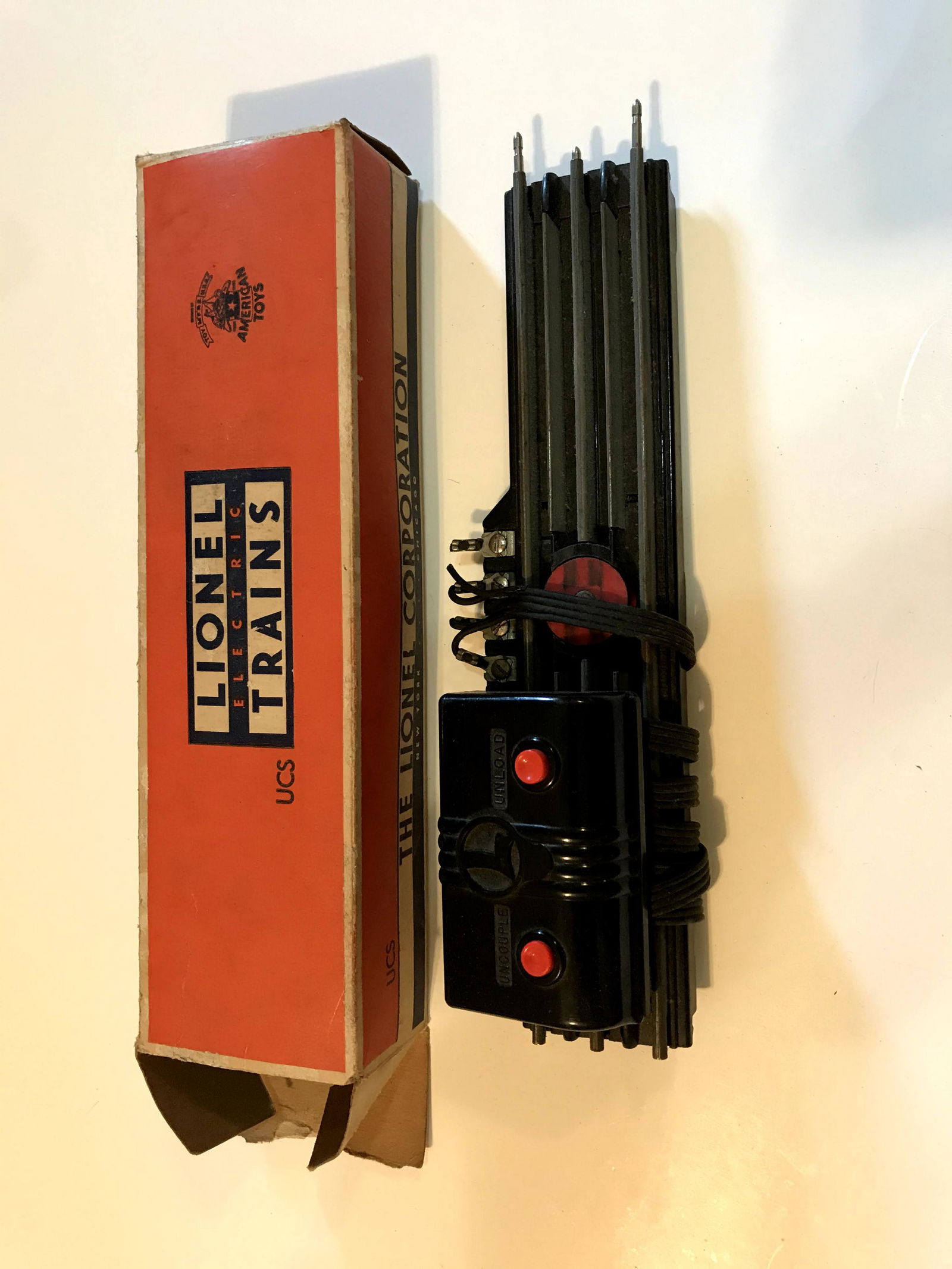 Postwar Lionel UCS O Gauge Remote Control Coupling & (1 of 4)