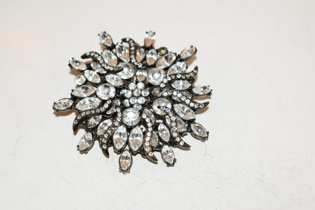 Vintage Rhinestone snow flake Brooch (1 of 3)
