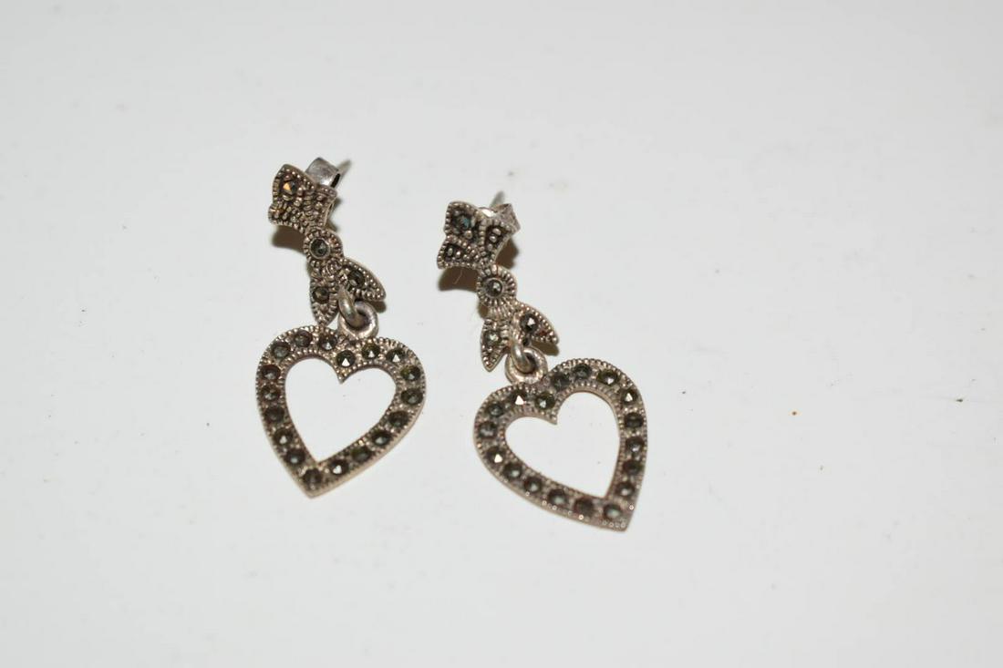 Vintage Marcasite Sterling Silver Heart Earrings: Vintage Marcasite Sterling Silver Heart Earrings Please view all photos as they are part of the description and condition of this Item, Feel free to contact me with questions or picture requests! Used
