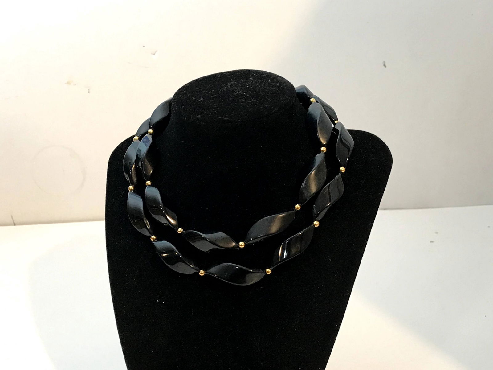Trifari Black Beaded Gold Tone Vintage 70's 80's: Trifari Black Beaded Gold Tone Vintage 70's 80's Necklace 27" Please view all photos as they are part of the description and condition of this Item, Feel free to contact me with questions or picture r