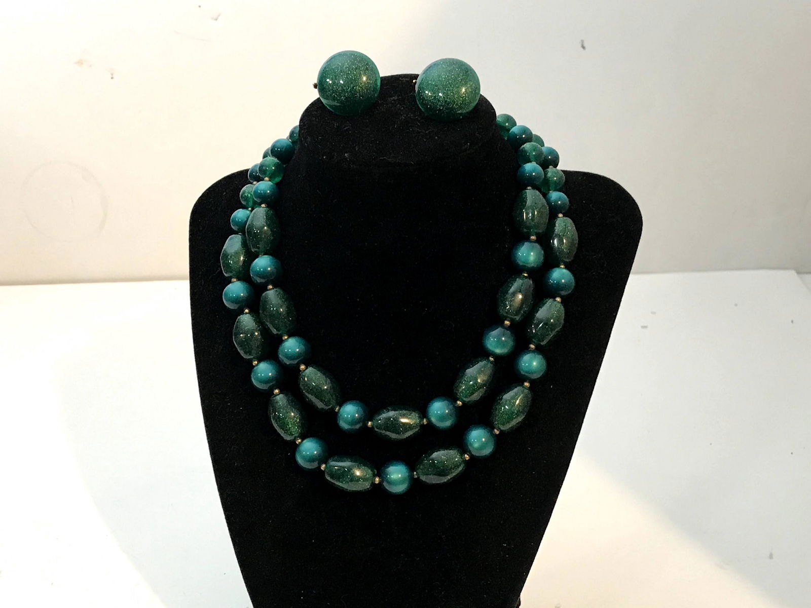 Vintage Trifari Green Graduated Bead Necklace Earrings: Vintage Trifari Green Graduated Bead Necklace Earrings Set 24" Please view all photos as they are part of the description and condition of this Item, Feel free to contact me with questions or picture