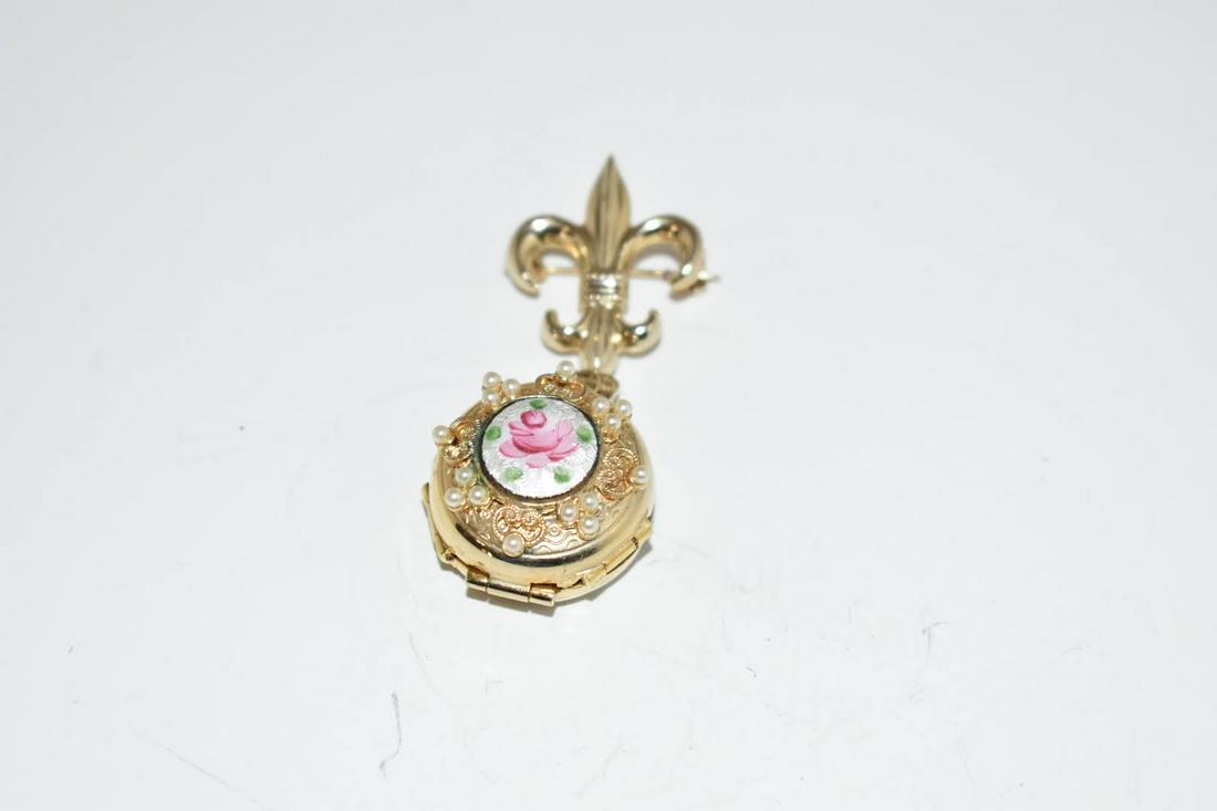 Vintage Picture Locket Flower Brooch: Vintage Picture Locket Flower Brooch Please view all photos as they are part of the description and condition of this Item, Feel free to contact me with questions or picture requests! Used Item AS IS