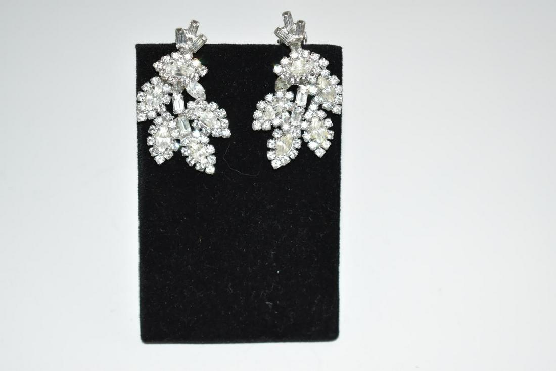 Vintage Elegant rhinestone Earrings (1 of 3)