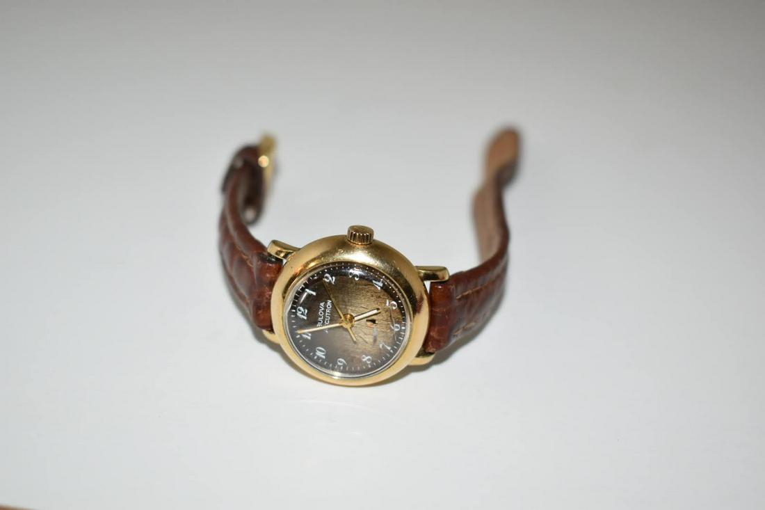 Vintage Vintage Bulova Accutron Watch working: Vintage Vintage Bulova Accutron Watch working Please view all photos as they are part of the description and condition of this Item, Feel free to contact me with questions or picture requests! Used It