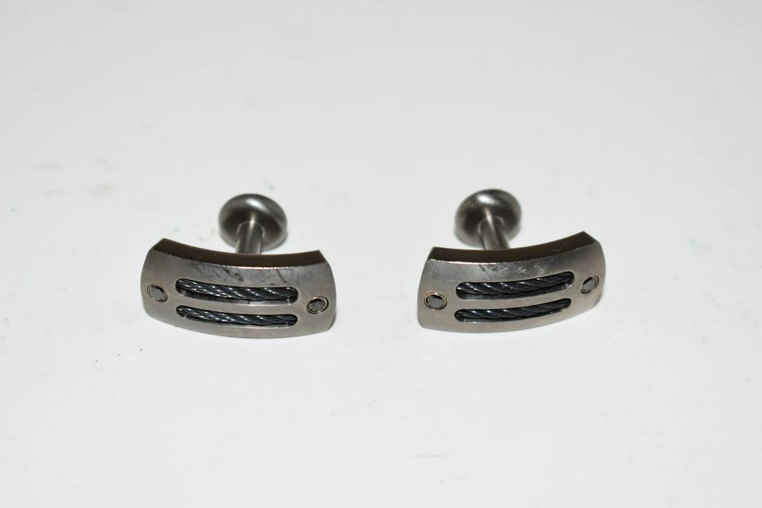 Vintage 18k Gold, Titanium Cufflinks: Vintage 18k Gold, Titanium CufflinksPlease view all photos as they are part of the description and condition of this Item, Feel free to contact me with questions or picture requests! Used Item AS IS