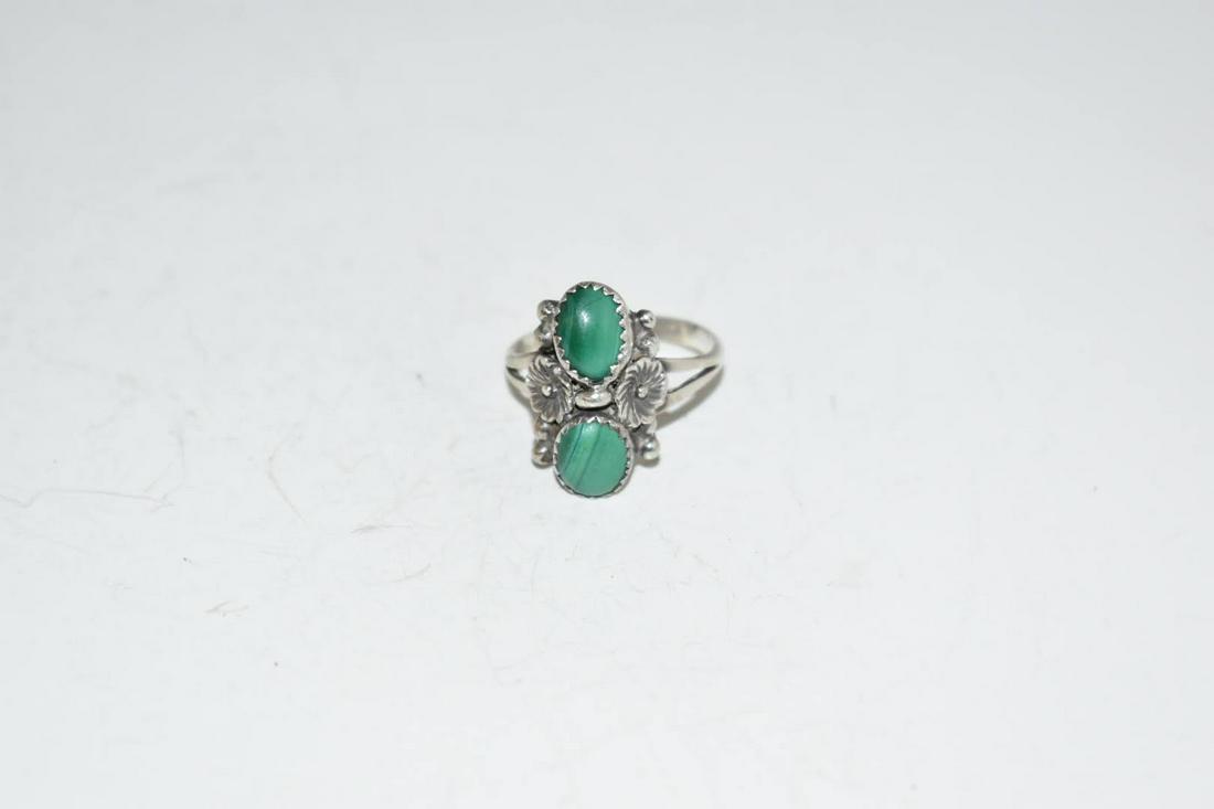 Vintage Navajo Green Malachite Ring sz 8 (1 of 3)