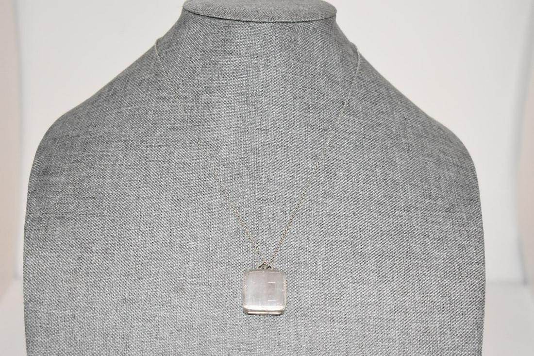 Vintage Sterling Silver Neckelace Locket 20" 1"x1": Vintage Sterling Silver Neckelace Locket 20" 1"x1" Please view all photos as they are part of the description and condition of this Item, Feel free to contact me with questions or picture requests! Us