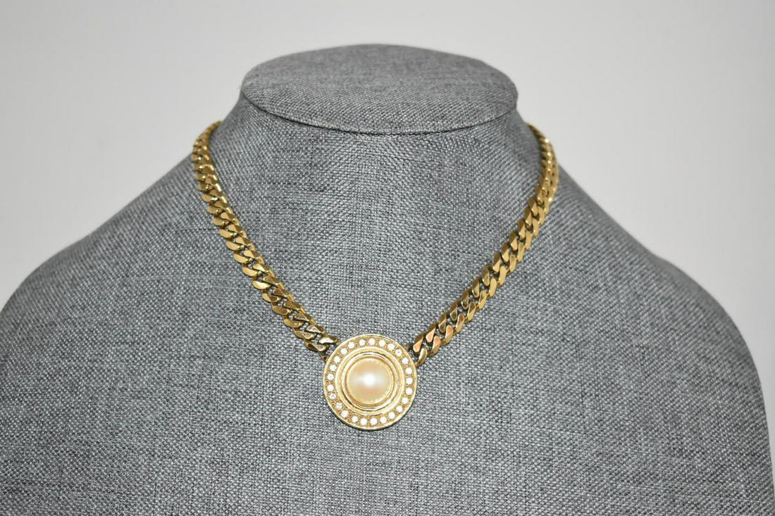 Vintage Monet Choker Rhinestone Necklace 10": Vintage Monet Choker Rhinestone Necklace 10" Please view all photos as they are part of the description and condition of this Item, Feel free to contact me with questions or picture requests! Used Ite