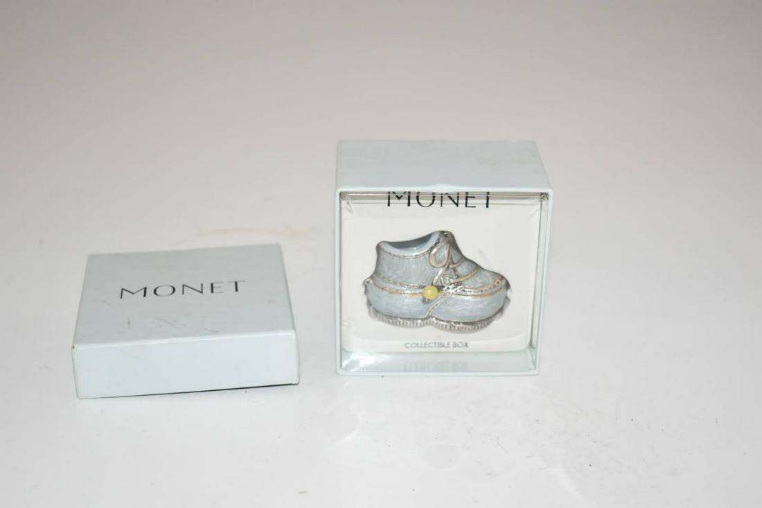 Vintage Monet Enamel Shoe: Vintage Monet Enamel Shoe Please view all photos as they are part of the description and condition of this Item, Feel free to contact me with questions or picture requests! Used Item AS IS