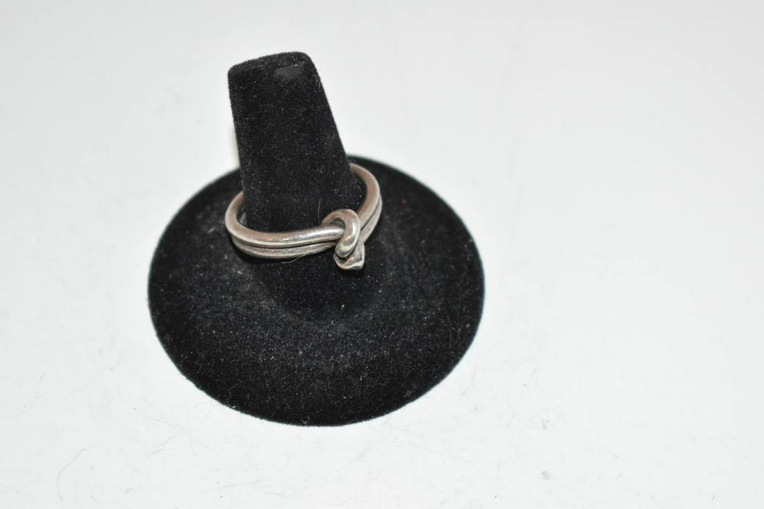 Vintage Sterling Silver Ring sz 9 (1 of 3)