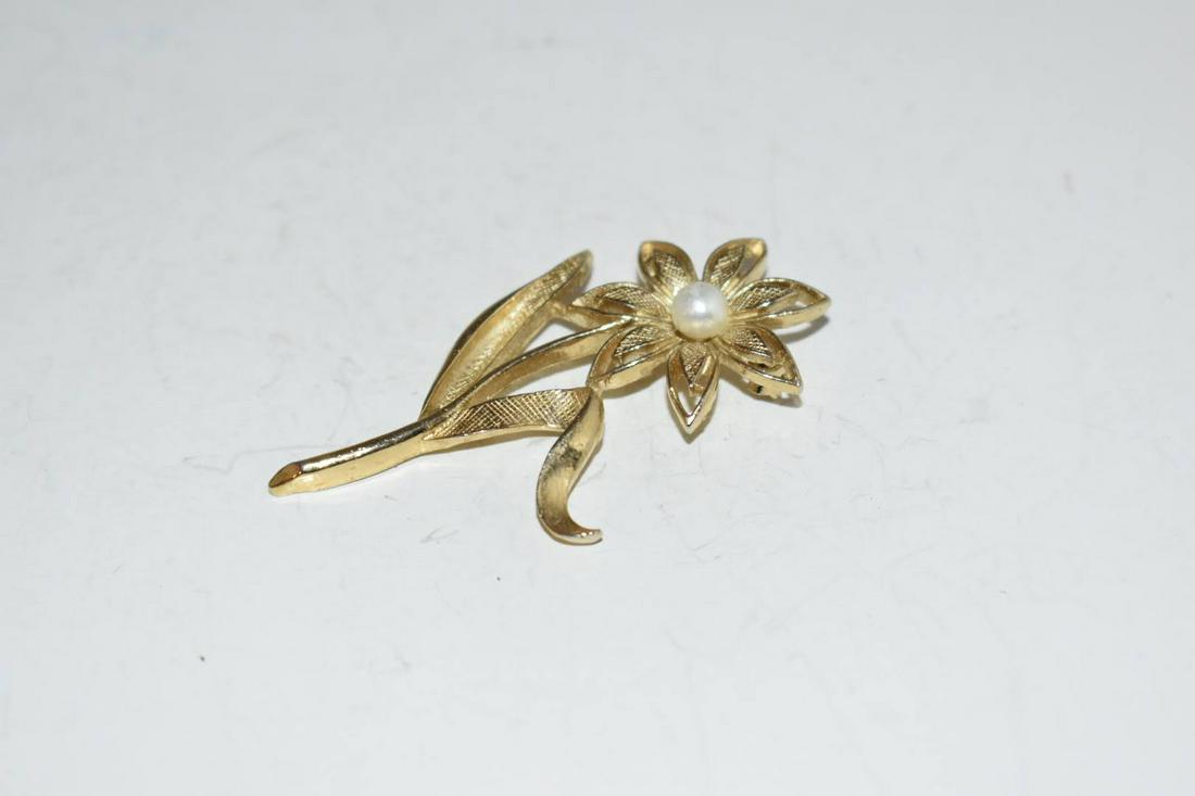 Vintage Goldtone Gerrys Flower Brooch 2 1/2" (1 of 3)