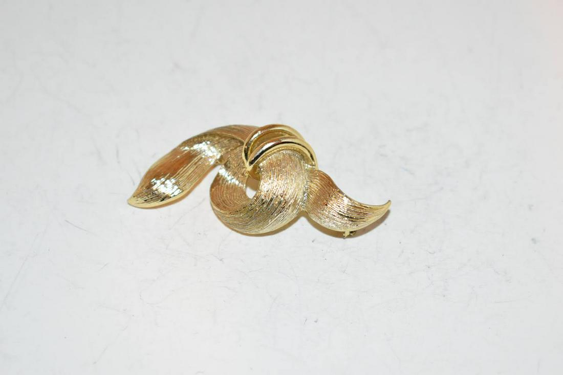 Vintage gold tone lisner Brooch (1 of 3)
