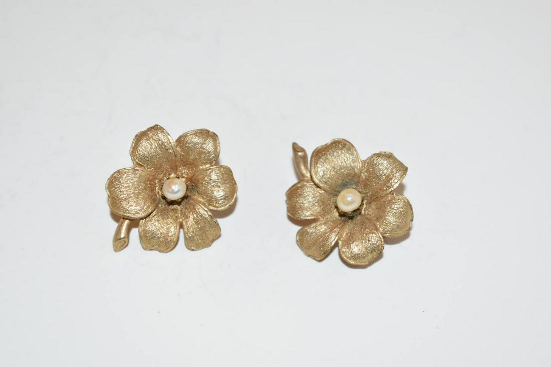 Vintage Coro pearl goldtone Earrings (1 of 3)