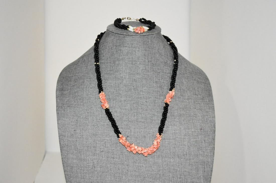 Vintage Onyx Mother of Pearl Necklace & bracelet.: Vintage Onyx Mother of Pearl Necklace & bracelet. Please view all photos as they are part of the description and condition of this Item, Feel free to contact me with questions or picture requests! Use