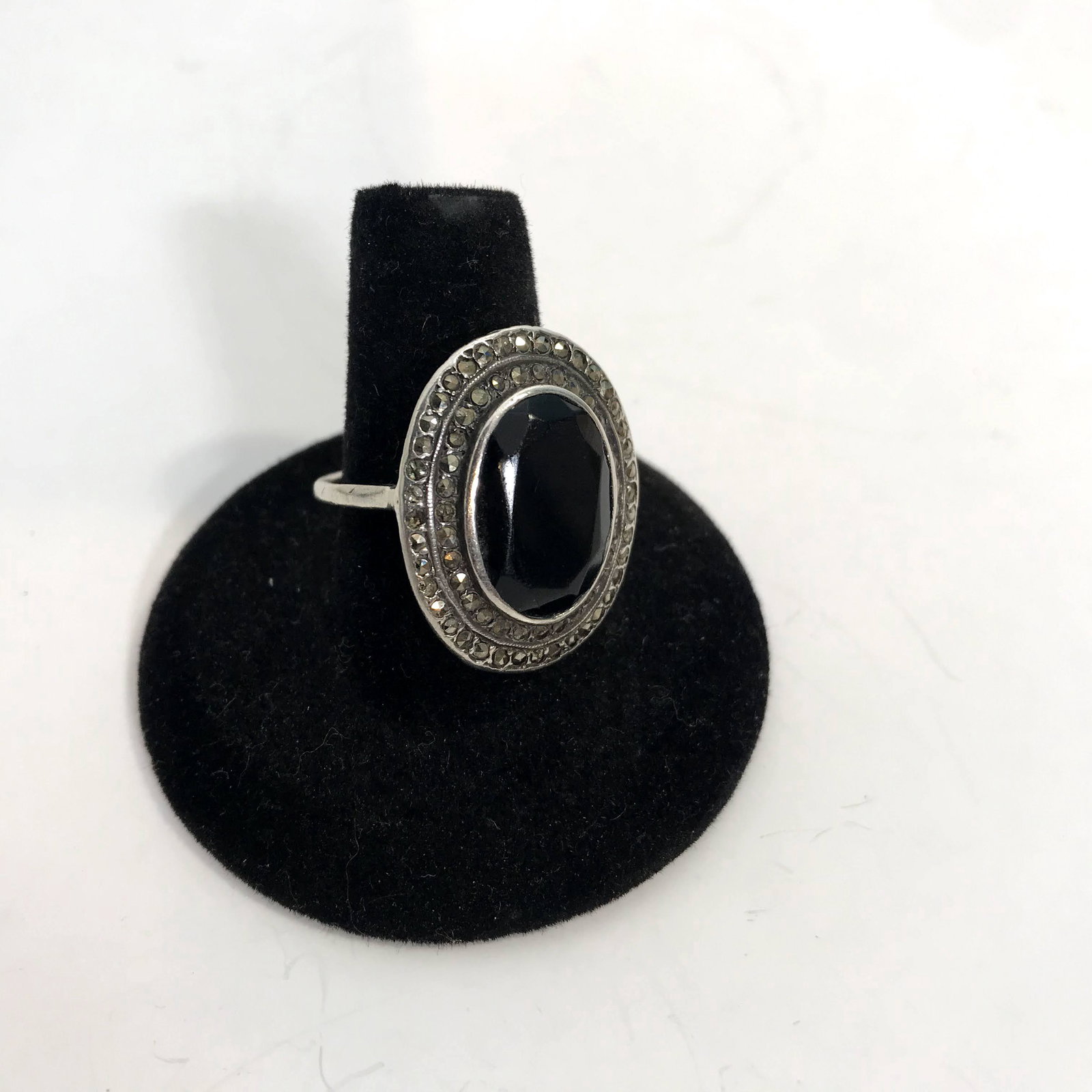 Sterling Silver Vintage Oval Ring W/ Onyx Center and: Sterling Silver Vintage Oval Ring W/ Onyx Center and Marcasite size 8.5 Please view all photos as they are part of the description and condition of this Item, Feel free to contact me with questions or
