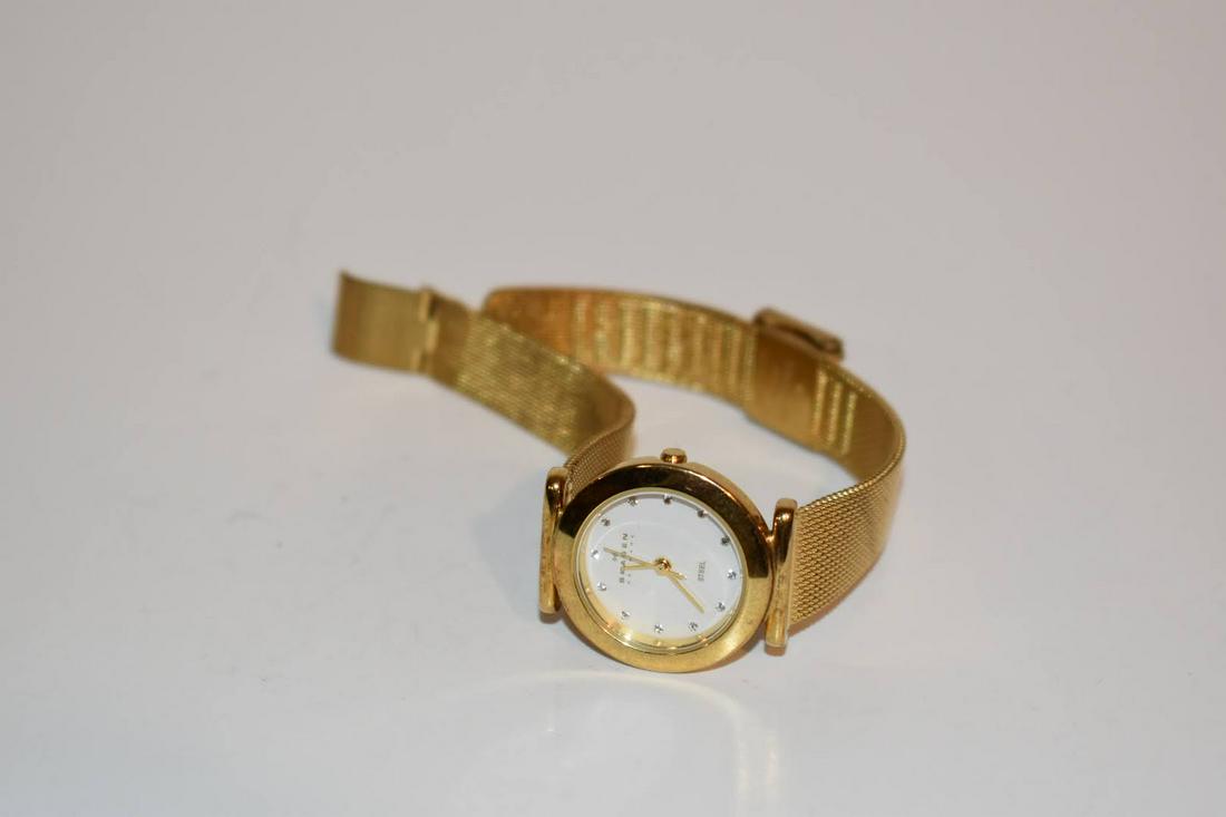 Vintage SKAGEN working gold tone Watch: Vintage SKAGEN working gold tone Watch Please view all photos as they are part of the description and condition of this Item, Feel free to contact me with questions or picture requests! Used Item AS I