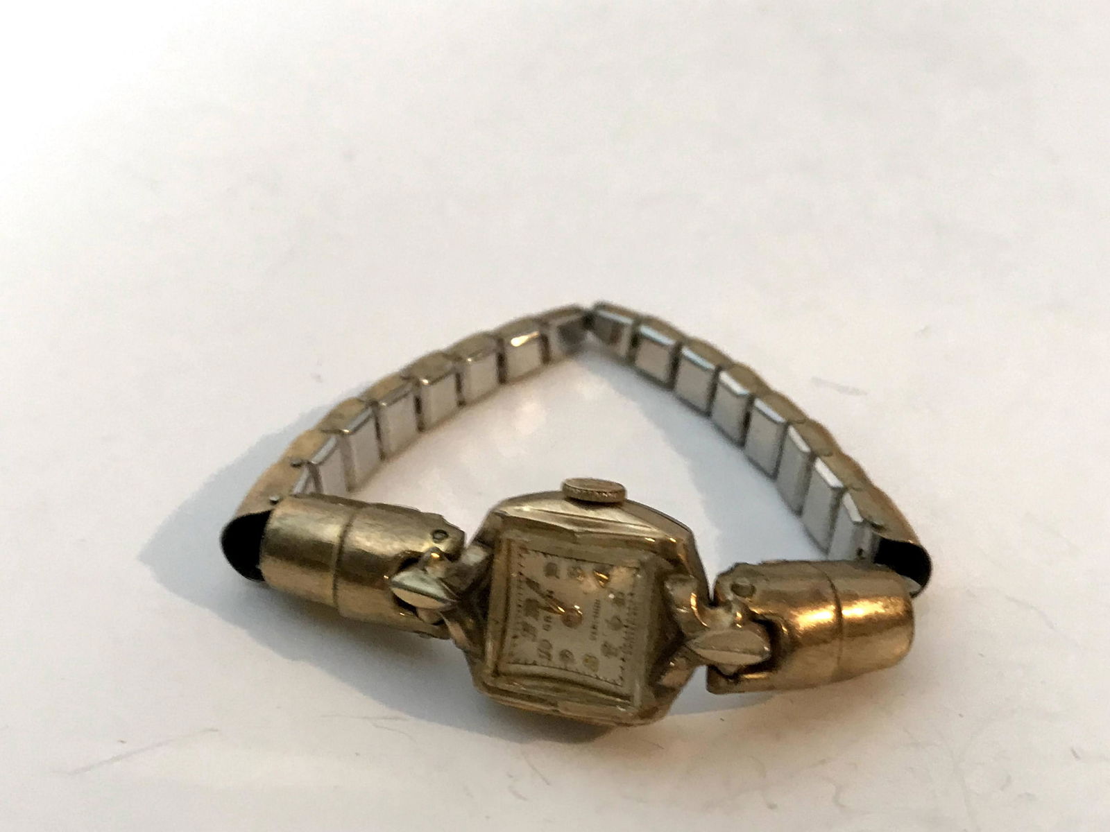 Vintage Gruen Veri-Thin Switzerland Gold Filled: Vintage Gruen Veri-Thin Switzerland Gold Filled Mechanical Ladies Watch Works Well Please view all photos as they are part of the description and condition of this Item, Feel free to contact me with q