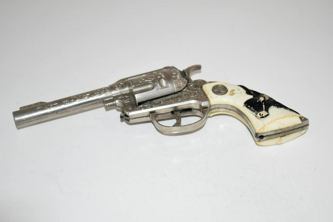 Vintage Hubley Texan Jr Cap Gun, Toy Cap Gun has a: Vintage Hubley Texan Jr Cap Gun, Toy Cap Gun has a crack on the bottom Please view all photos as they are part of the description and condition of this Item, Feel free to contact me with questions or 