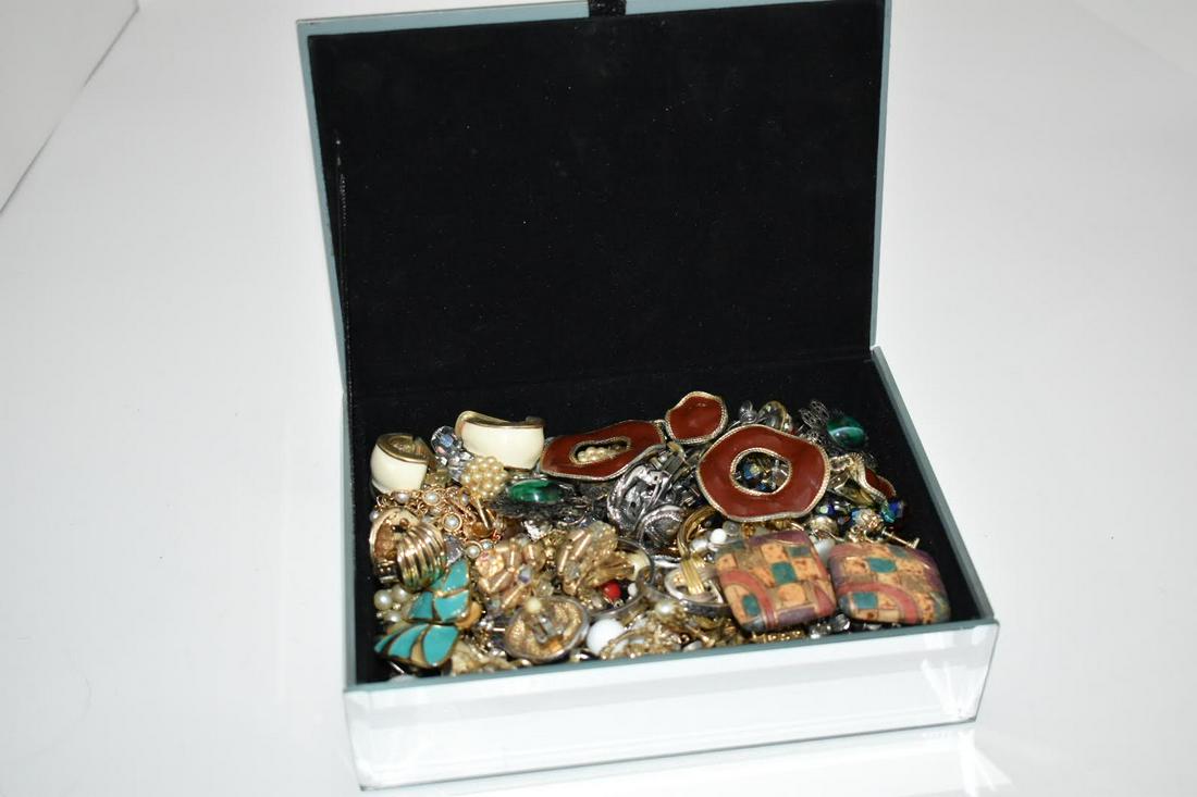 Vintage Lot of over 50 to 80 Earrings in a Mirrored Jewelry Box 7 x 5 x 2 (1 of 4)