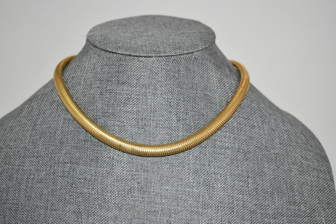Vintage Goldtone Choker Necklace 10": Vintage Goldtone Choker Necklace 10" Please view all photos as they are part of the description and condition of this Item, Feel free to contact me with questions or picture requests! Used Item AS IS