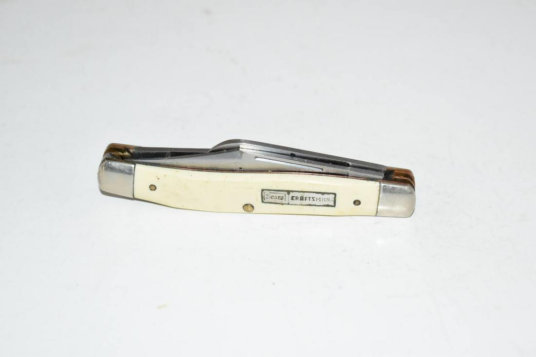 Vintage Craftsman Pocket Knife 95045: Vintage Craftsman Pocket Knife 95045 Please view all photos as they are part of the description and condition of this Item, Feel free to contact me with questions or picture requests! Used Item AS IS