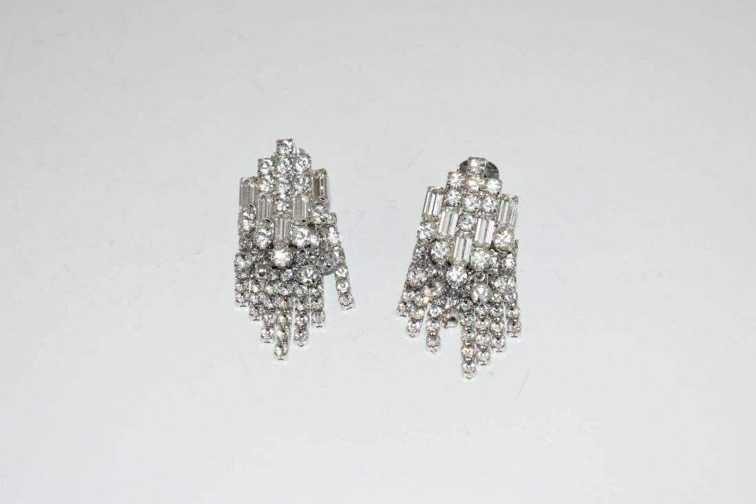 Vintage Silvertone Elegant Rhinestone Earrings (1 of 4)