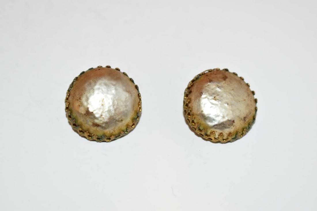Vintage Miriam Haskell Pearl style Earrings: Vintage Miriam Haskell Pearl style Earrings Baroque Style Please view all photos as they are part of the description and condition of this Item, Feel free to contact me with questions or picture reque