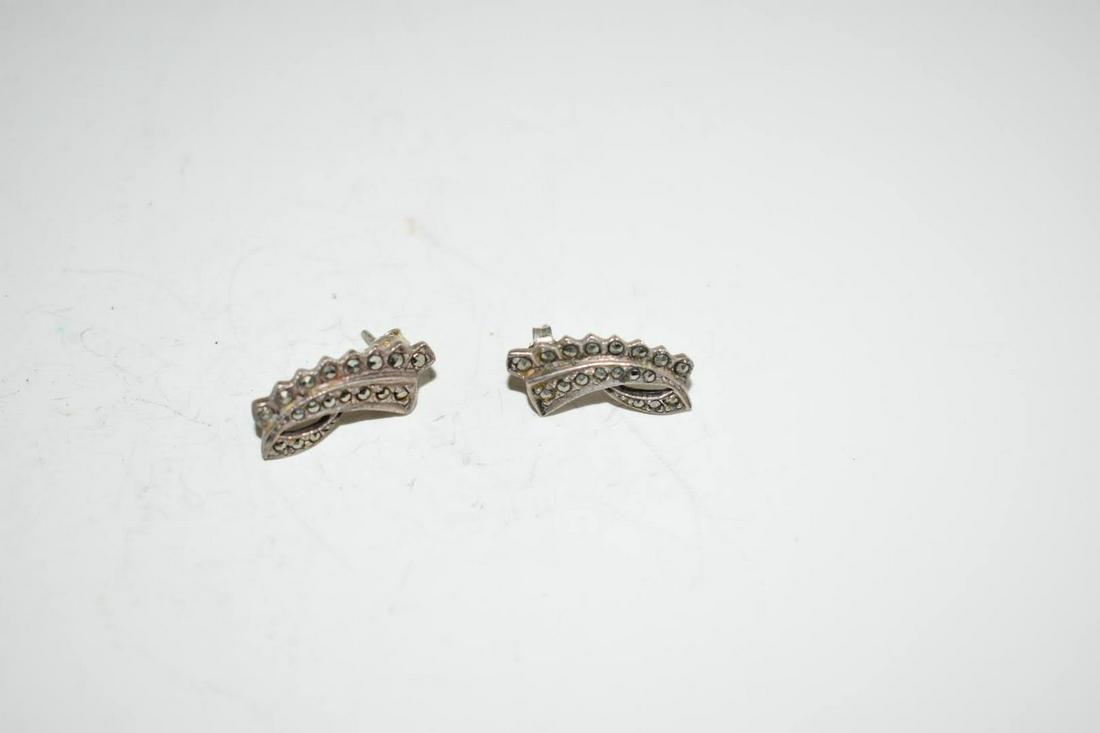 Vintage Sterling Silver Marcasite post Earrings: Vintage Sterling Silver Marcasite post EarringsPlease view all photos as they are part of the description and condition of this Item, Feel free to contact me with questions or picture requests! Used I