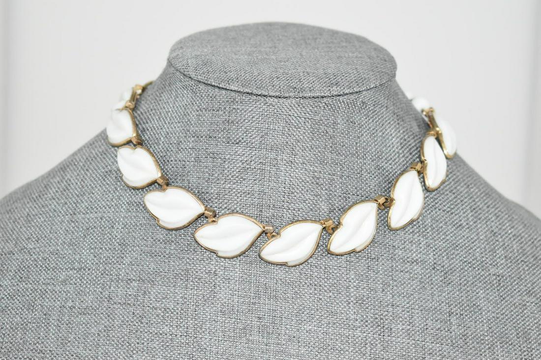 Vintage Trifari White Leaf Gold Tone Necklace 12" (1 of 4)