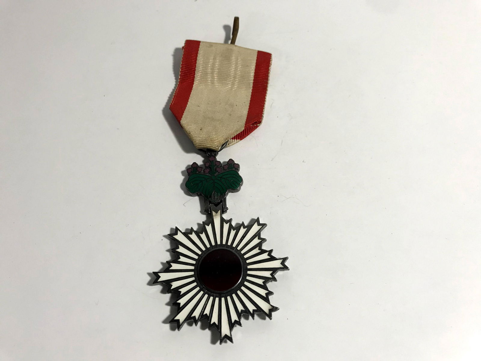 WWII Japanese ORDER of the RISING SUN Medal 5TH CLASS (1 of 6)