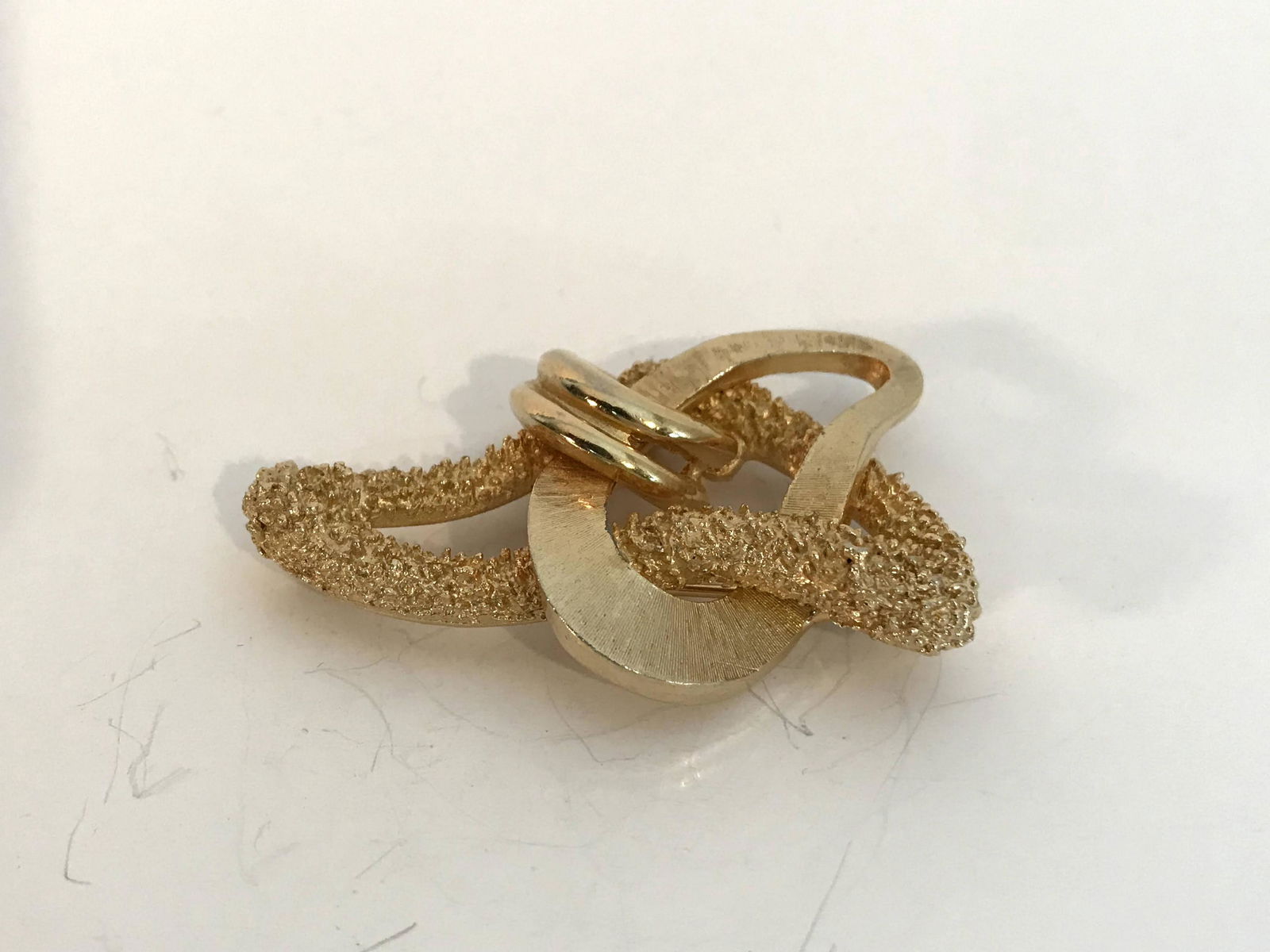 Vintage Gold tone Coro Brooch 2 1/4" (1 of 4)