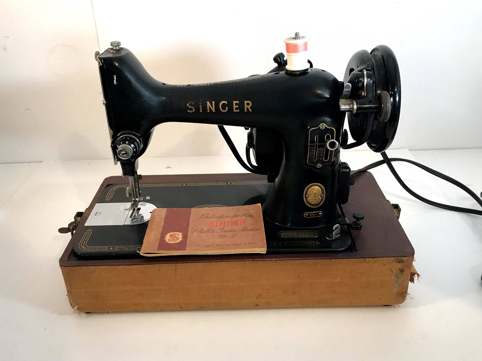Vtg 1956 Singer Sewing Machine 99-31 Original Carrying (1 of 6)