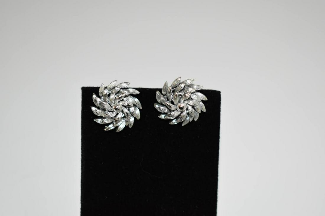 Vintage Lisner Silvertone Earrings (1 of 3)