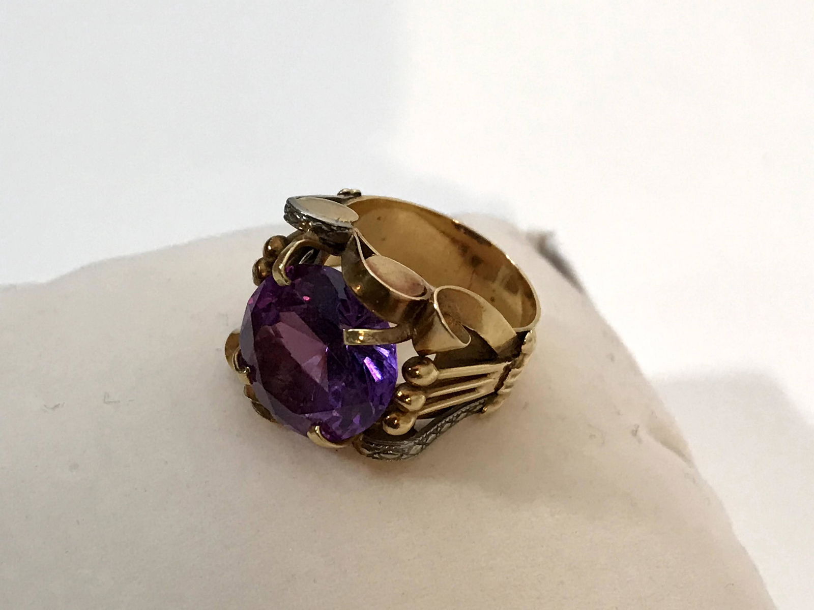 Vintage 18k Solid Gold Large Purple Sapphire Ring Size (1 of 6)
