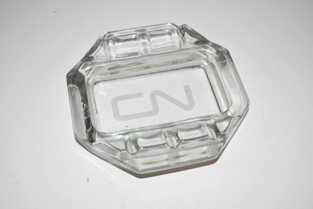 Canadian National Railroad Ashtray: Canadian National Railroad Ashtray Please view all photos as they are part of the description and condition of this Item, Feel free to contact me with questions or picture requests! Used Item AS IS