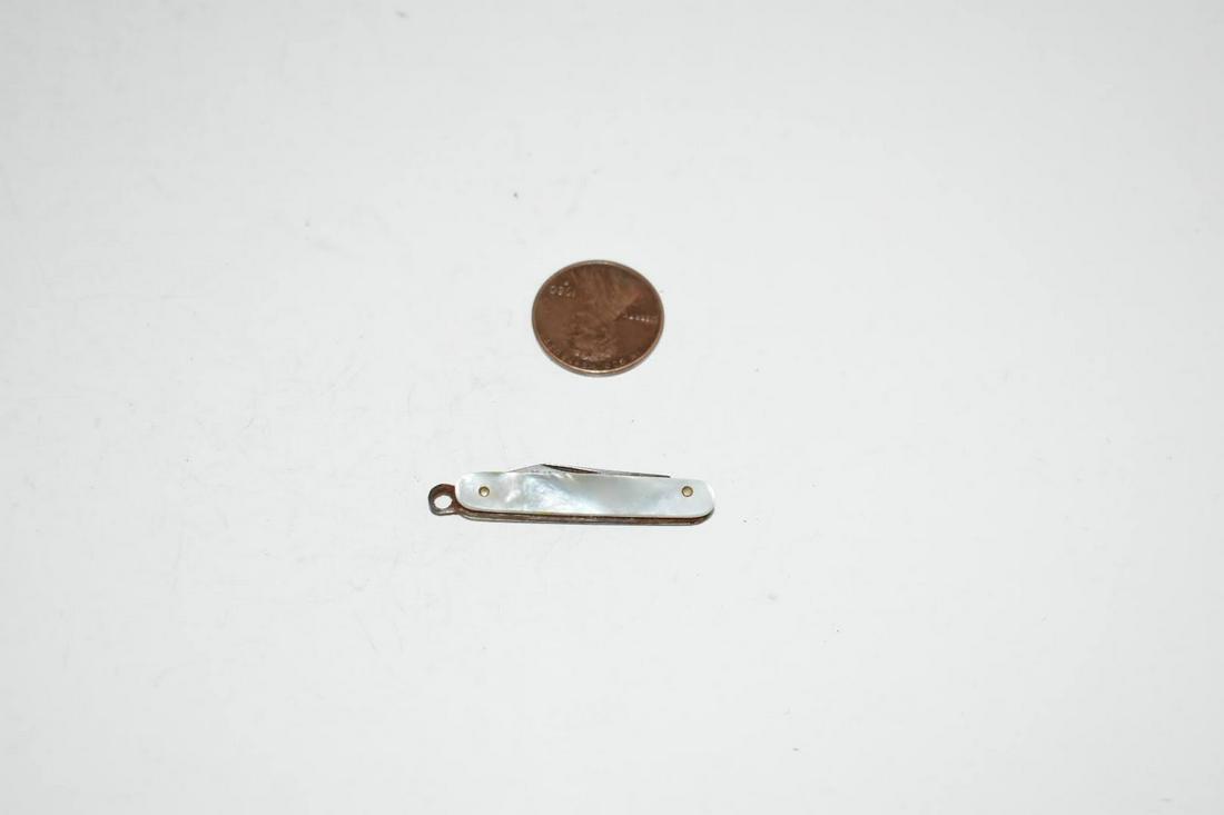Vintage Mother of Pearl Voss Handle Mini Pocket Knife (1 of 3)